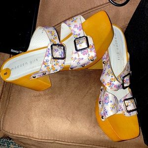 Madden girl wood heel with white strap with pink flowers